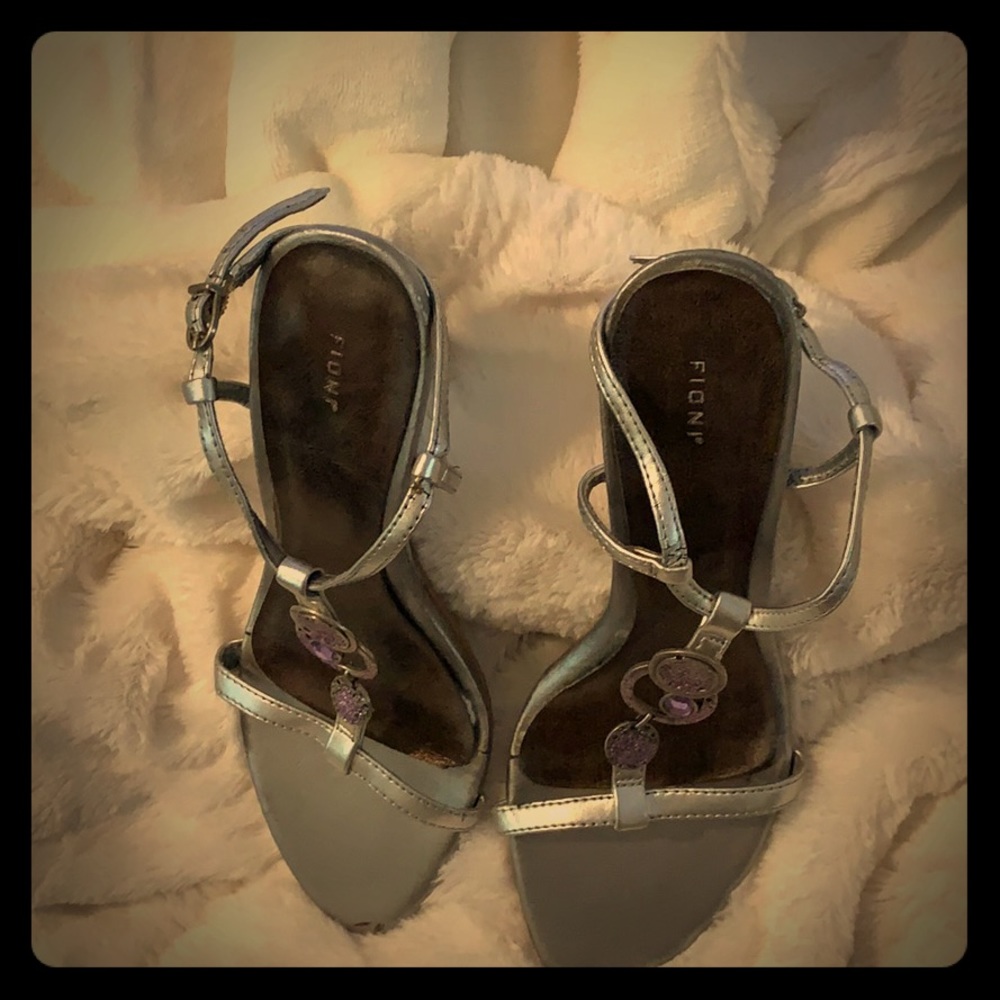 Fioni Shoes, Silver/Purple. Size: 8.5